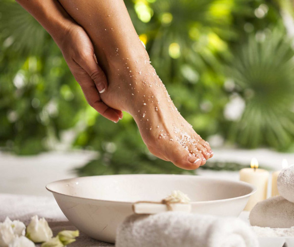 Ngâm chân với nước ấm