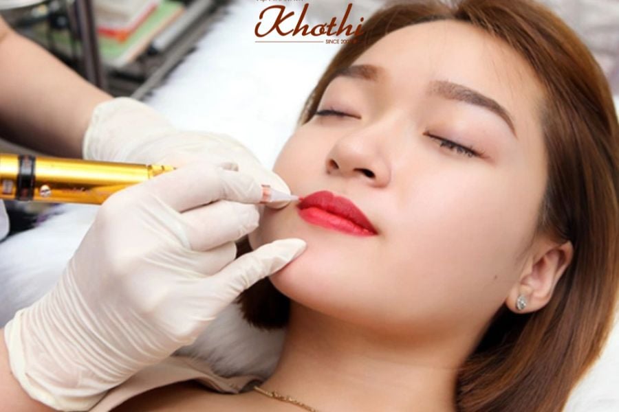 Phun xăm môi Khơ Thị