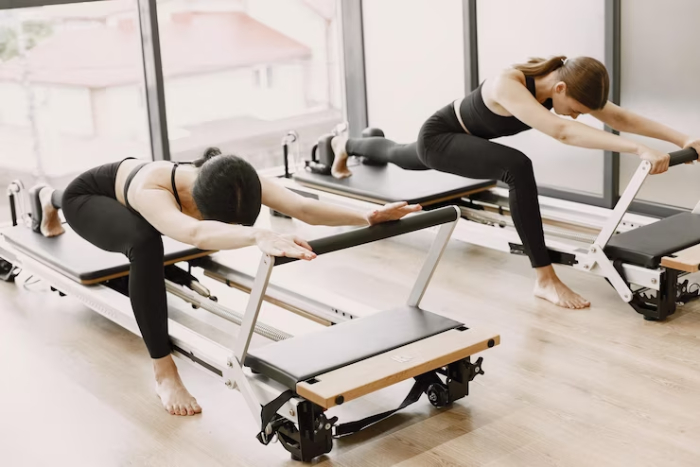 Bạn có thể vô tình tác động lên vùng da mới tiêm filler khi tập pilates.