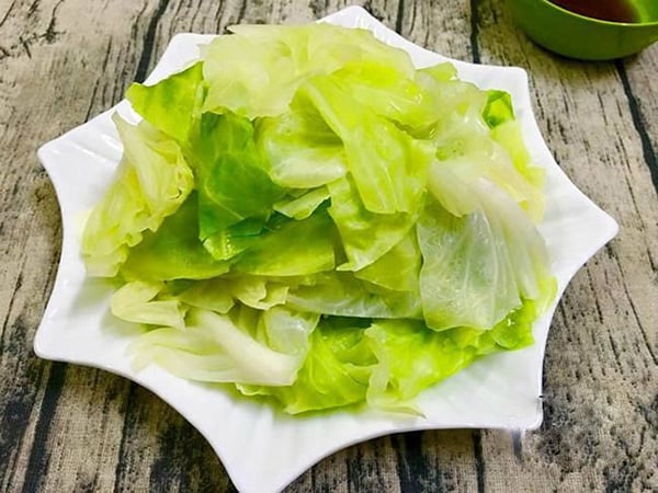 Rau bắp cải luộc giảm cân