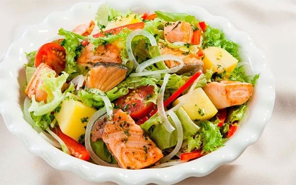 Salad cá hồi dầu dấm giúp đào thải lượng mỡ thừa trong cơ thể