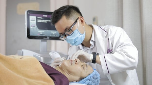 NSƯT Thành Lộc trải nghiệm liệu trình Thermage FLX