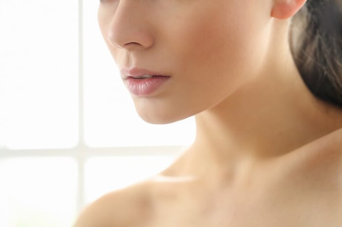 Thời gian cằm sưng sau khi tiêm filler bị ảnh hưởng bởi nhiều yếu tố khác nhau.
