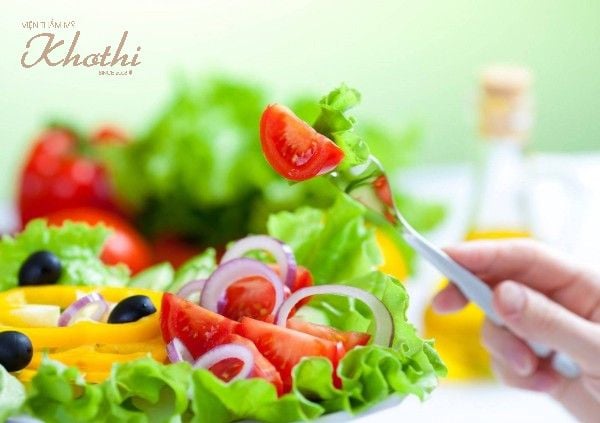 Sử dụng nhiều rau xanh và trái cây để tăng cường vitamin cho cơ thể