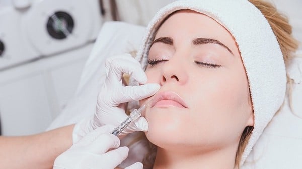 Tiêm filler độn môi không phẫu thuật Tiêm filler độn môi không phẫu thuật