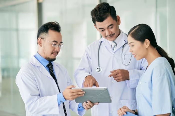 Trao đổi với bác sĩ trước khi dùng thuốc làm tan filler để đảm bảo an toàn.