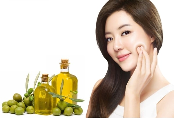 Massage mặt với dầu oliu thường xuyên sẽ giúp cải thiện tình trạng lão hóa ở da. Massage mặt với dầu oliu thường xuyên sẽ giúp cải thiện tình trạng lão hóa ở da.