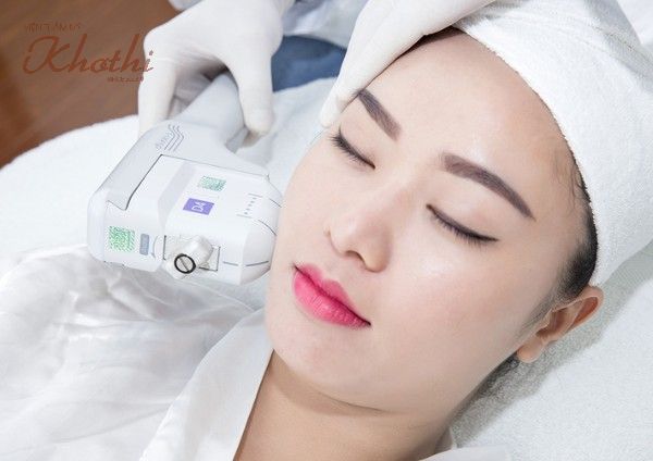 Quy trình trẻ hóa làn da bằng ánh sáng tại Khơ Thị.