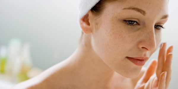 Phương pháp trẻ hóa da bằng than hoạt tính giúp khắc phục tình trạng thâm nám