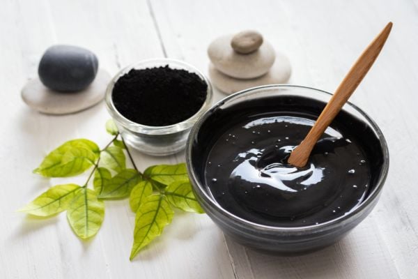 sữa rửa mặt từ than hoạt tính