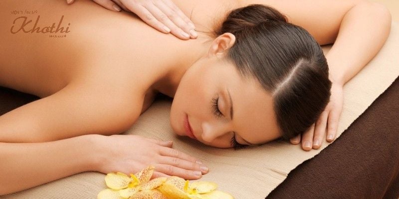 Massage là bước quan trọng giúp dưỡng chất thấm vào da