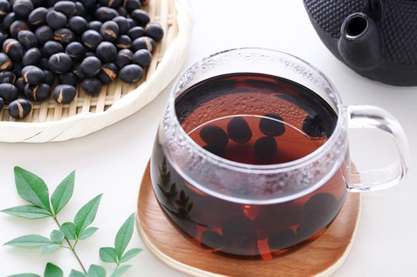 Uống nước đậu đen giảm cân