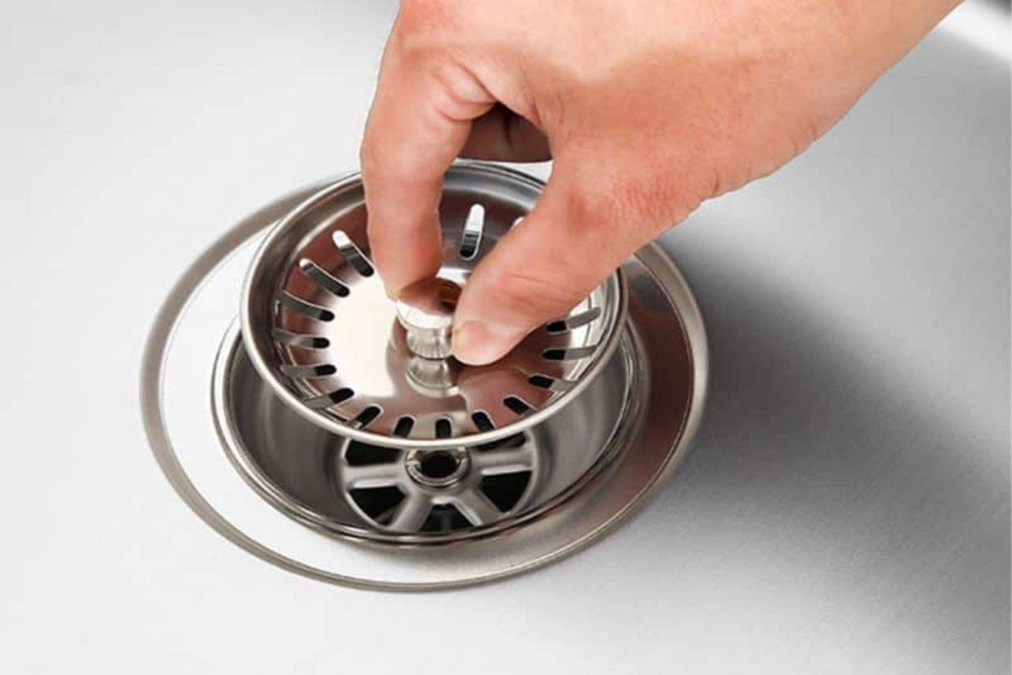 Trang bị rổ lọc rác inox không gỉ, giữ lại cặn bẩn