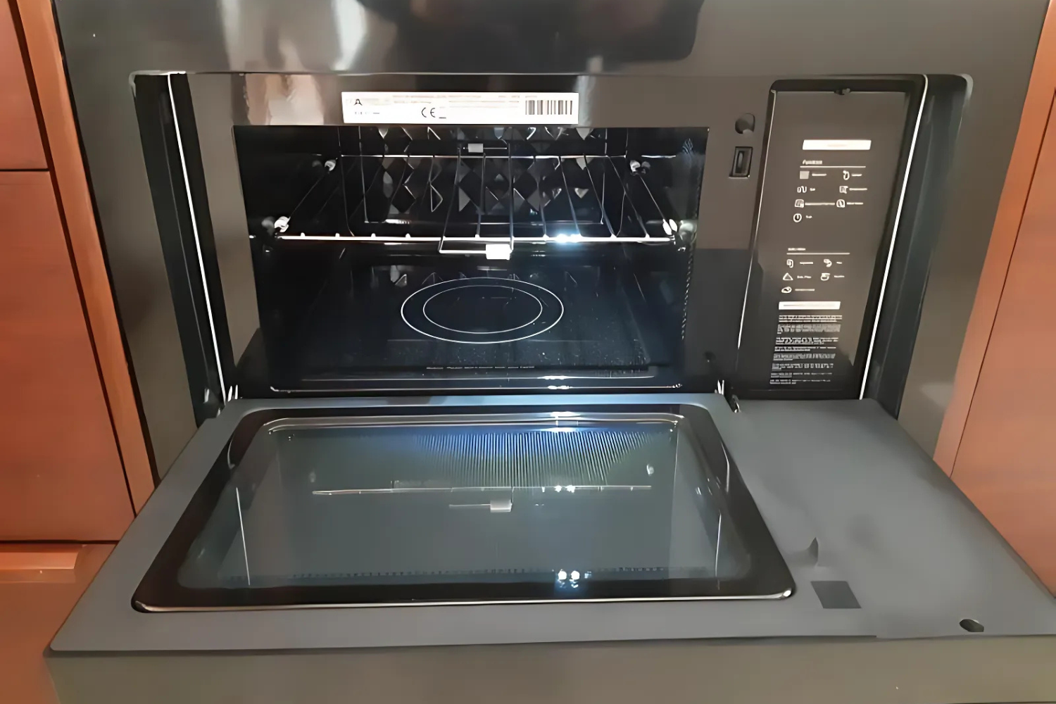 Lò vi sóng Hafele HMO-6T28A sở hữu dung tích khoang lò 28 lít, lý tưởng cho các gia đình nhỏ