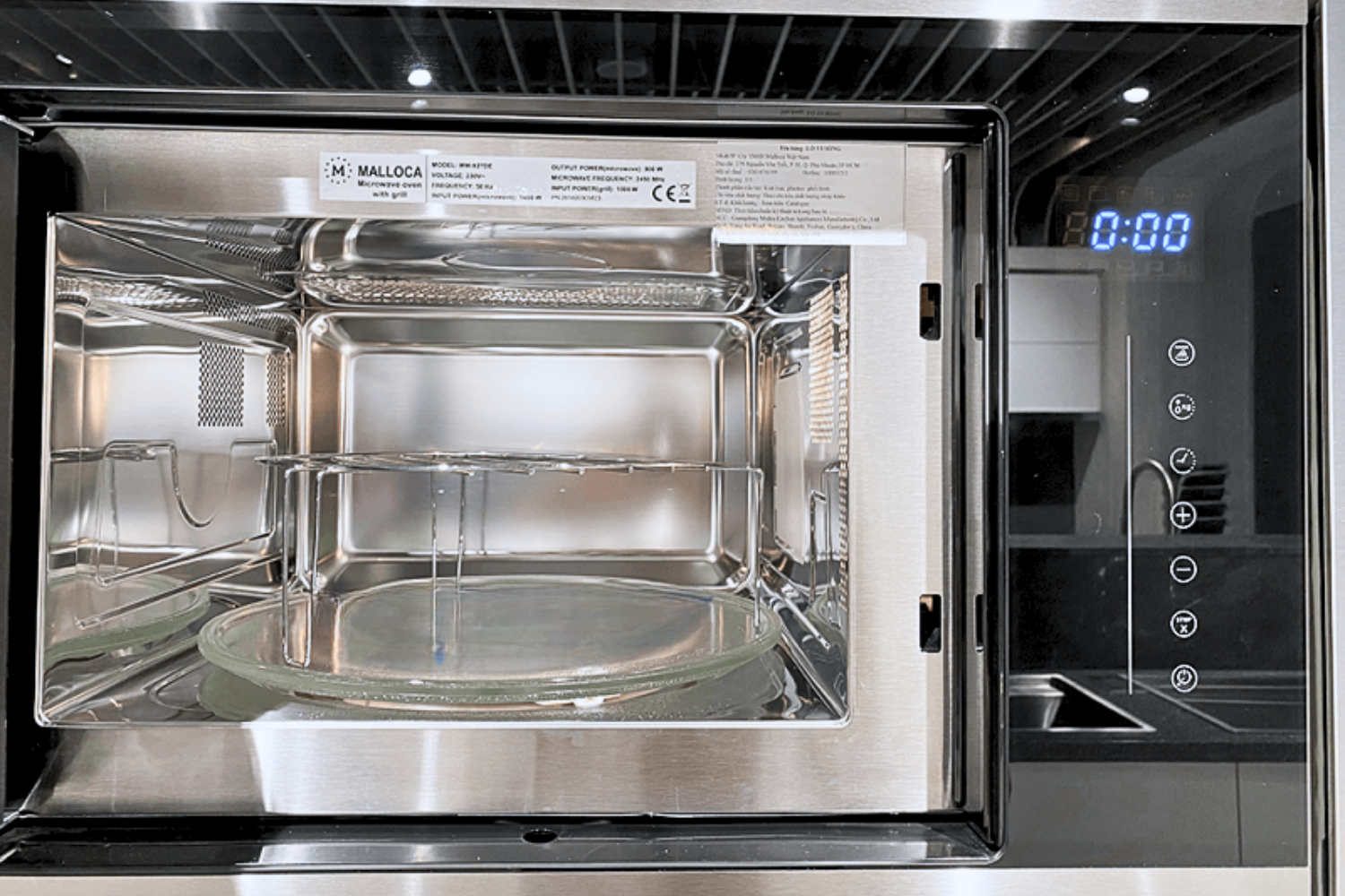 Khoang lò&nbsp;vi sóng Malloca MW-927DE được chế tạo với vật liệu cao cấp, bền bỉ