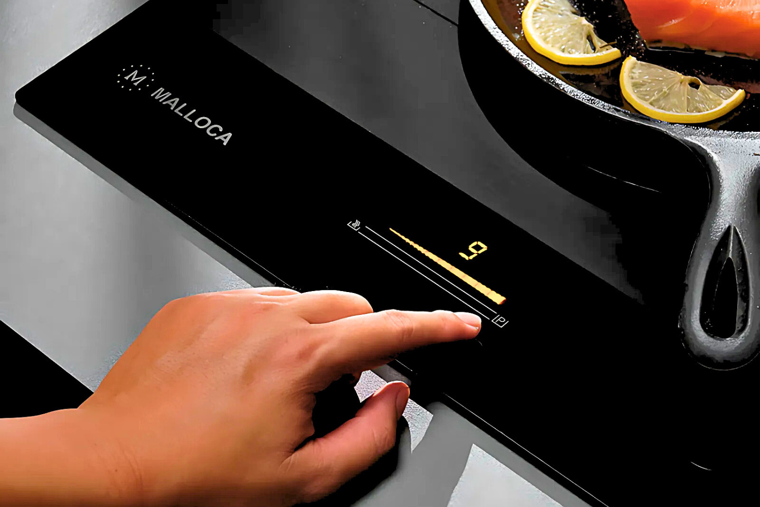 Bếp từ Malloca Skylux MH-802 nâng tầm trải nghiệm tương tác với bảng điều khiển cảm ứng dạng trượt (Slider) siêu nhạy