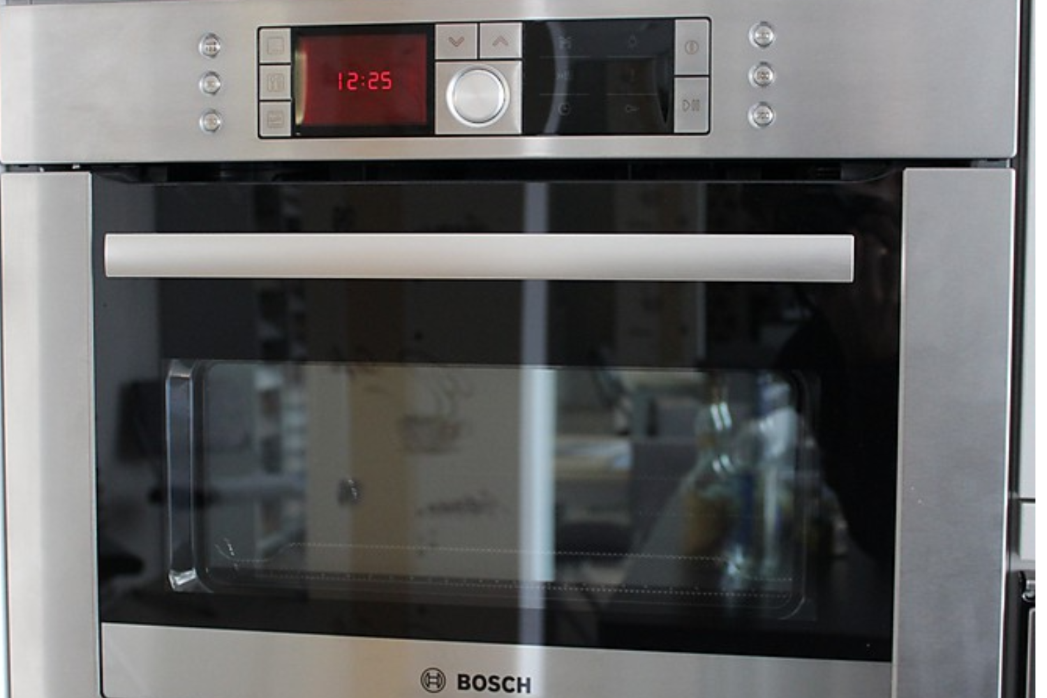 Lò nướng kết hợp vi sóng Bosch HBC86K753B sở hữu phong cách thiết kế tinh tế và đẳng cấp