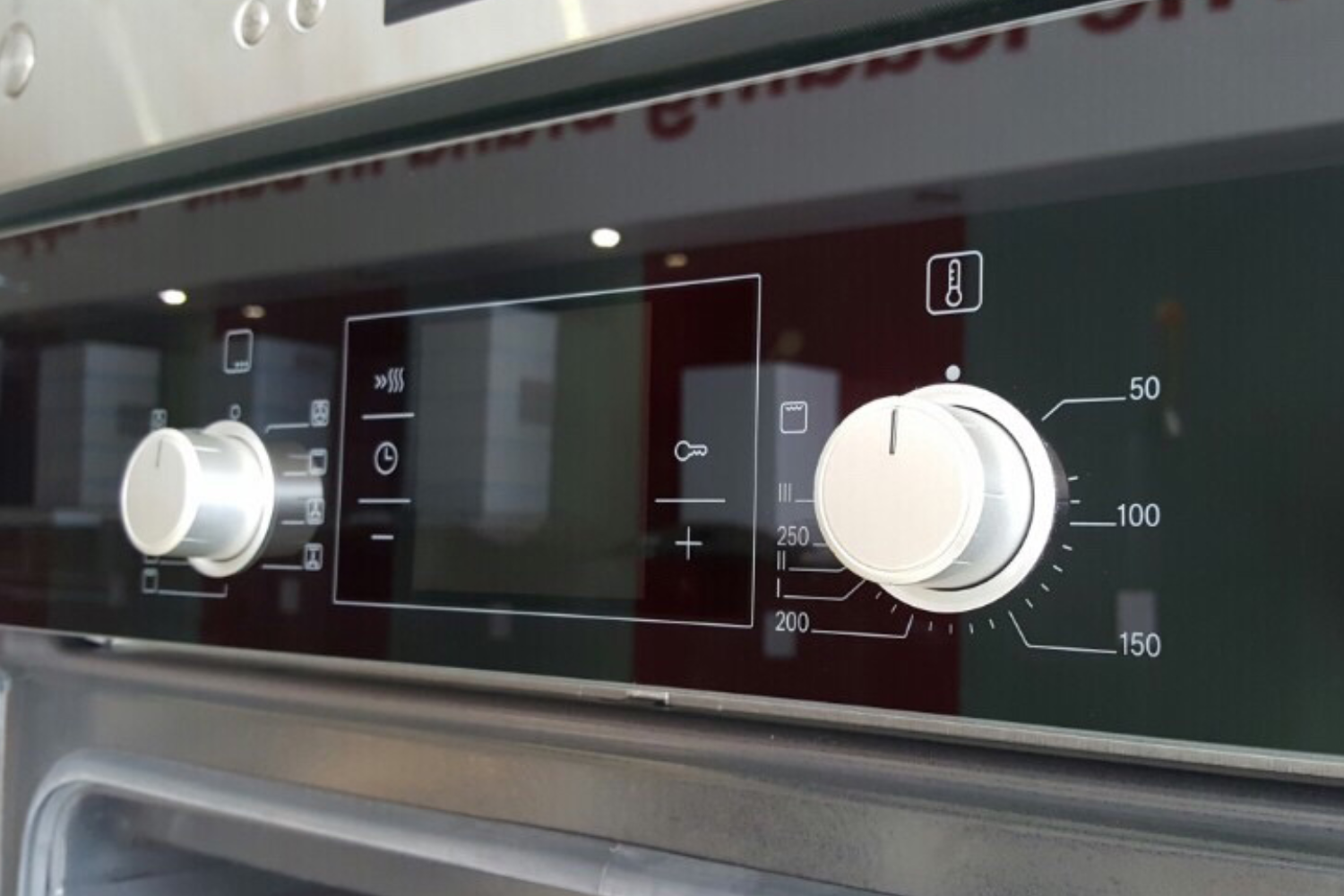 Lò nướng Bosch HBA43S360E Serie 6 được trang bị một bảng điều khiển thông minh