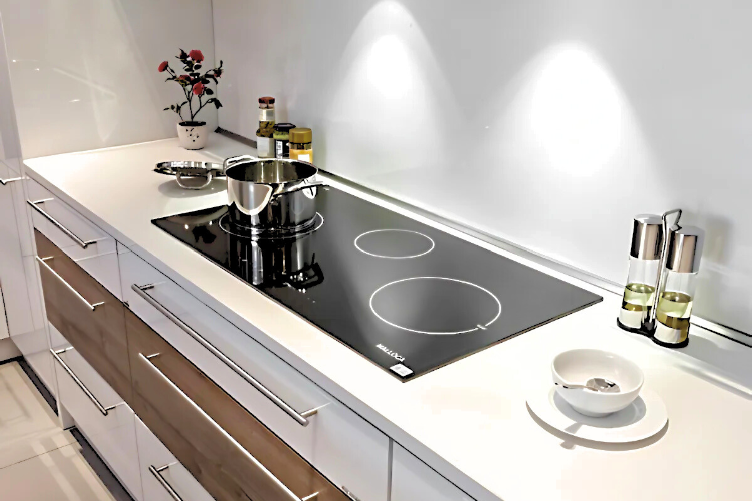 Bếp điện từ Malloca MH-03IRA sở hữu vẻ đẹp sang trọng và tinh tế đến từng chi tiết