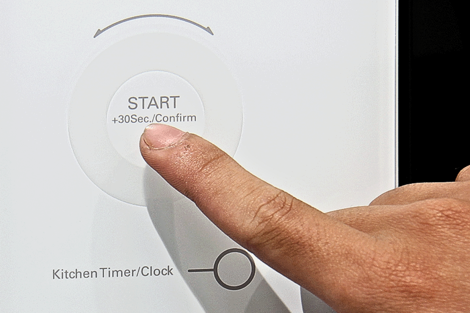 Lò vi sóng Malloca MW-927BG có tính năng khởi động nhanh