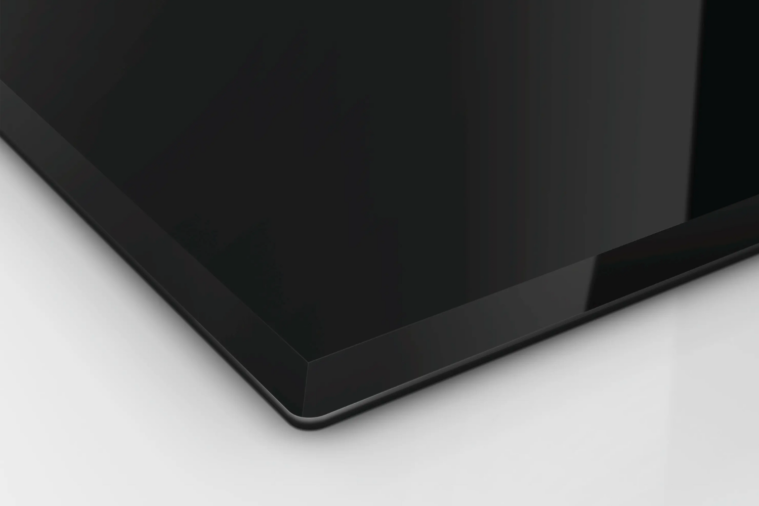 Điểm cộng cho sự sang trọng cho sản phẩm là mặt kính gốm Schott Ceran cao cấp