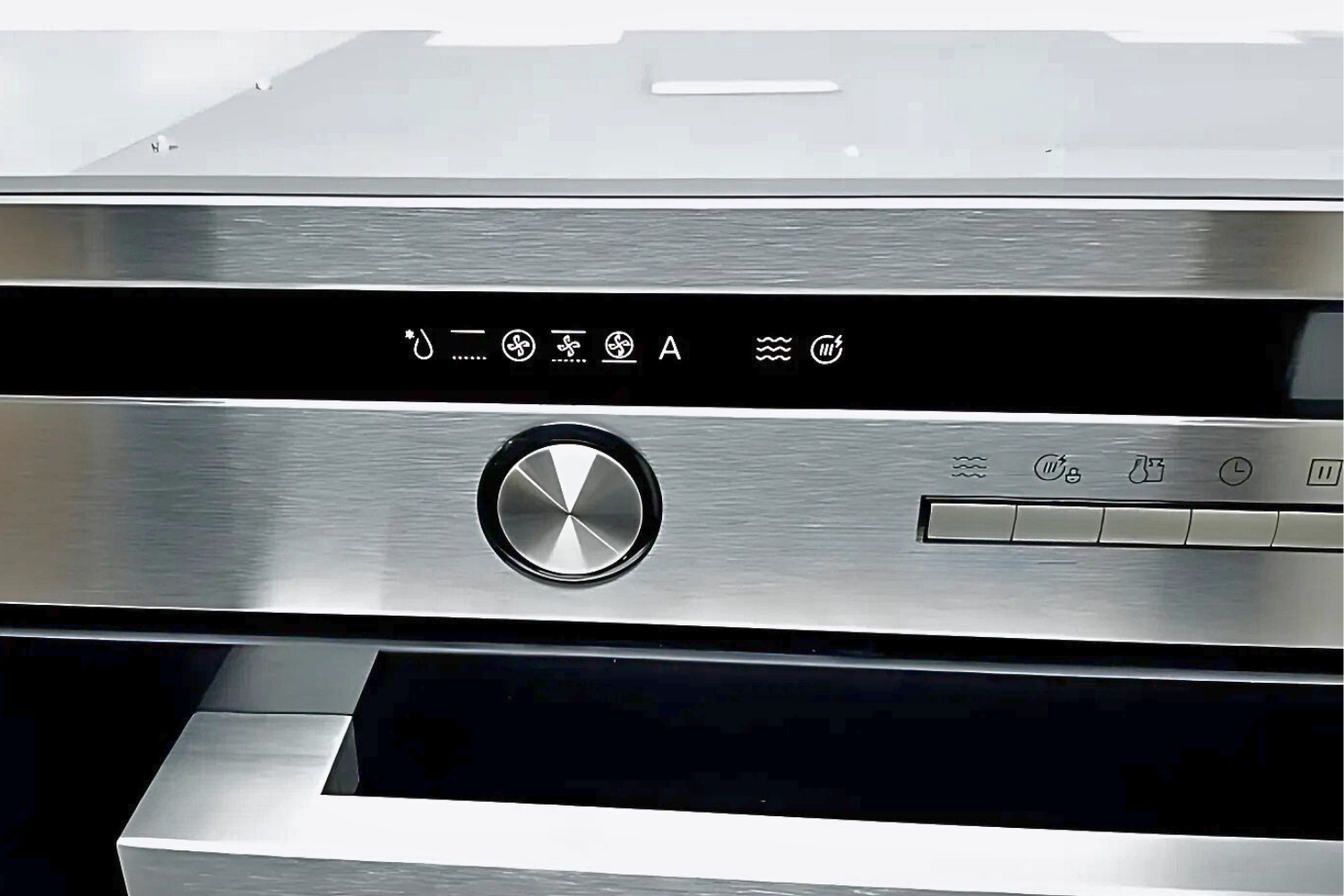 Lò nướng Malloca MW-944TF sở hữu bảng điều khiển hiện đại