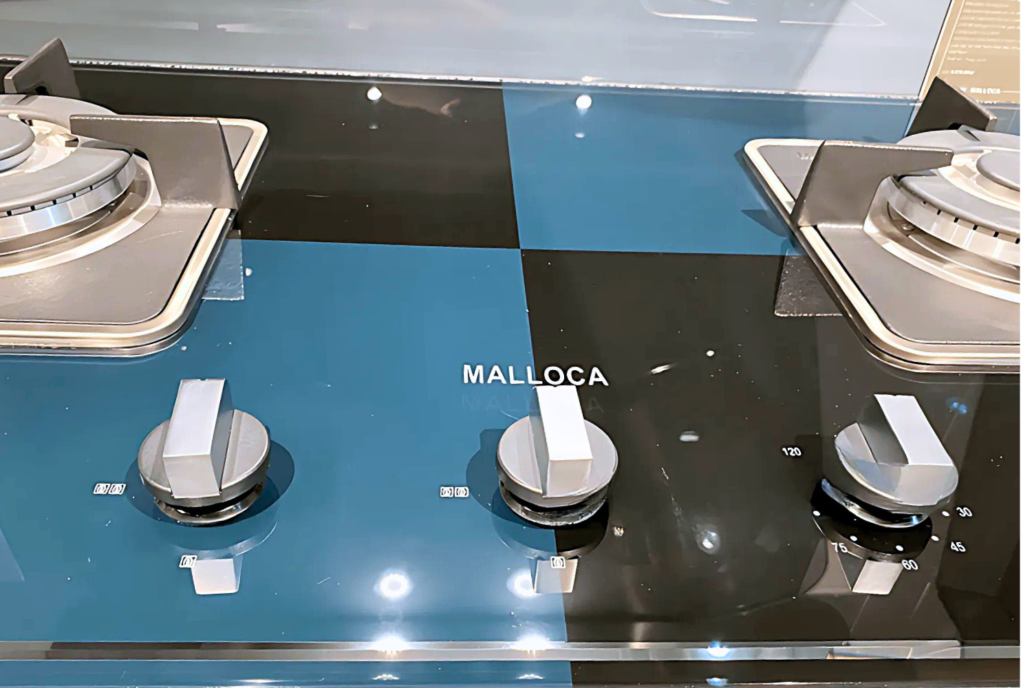 Núm vặn cơ học trên các mẫu bếp gas Malloca này thường có cấu tạo đơn giản nhưng hiệu quả,