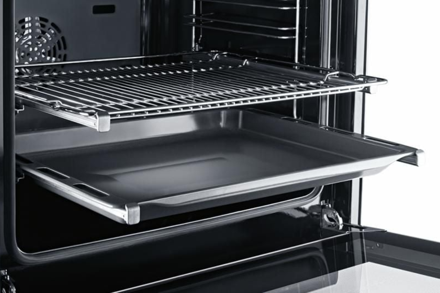 Lò nướng Bosch HBG5370B0 đi kèm đầy đủ các phụ kiện cần thiết