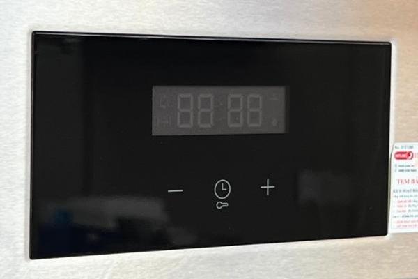 Lò nướng Bosch HBF113BS0A được đánh giá cao nhờ bảng điều khiển thân thiện