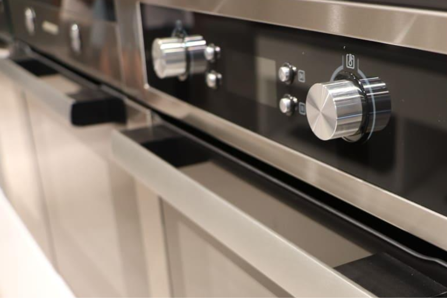 Lò nướng Malloca MOV-659I nổi bật với bảng điều khiển được thiết kế thông minh