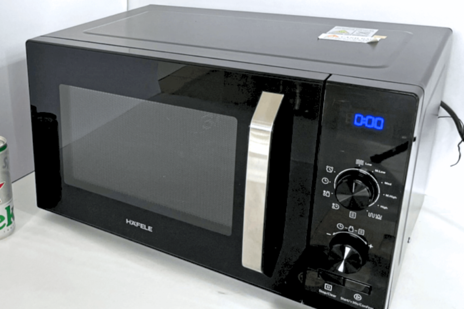 Dễ dàng đặt lò vi sóng Hafele HW-F23B ở bất cứ vị trí nào trong căn bếp: trên mặt bàn, kệ bếp