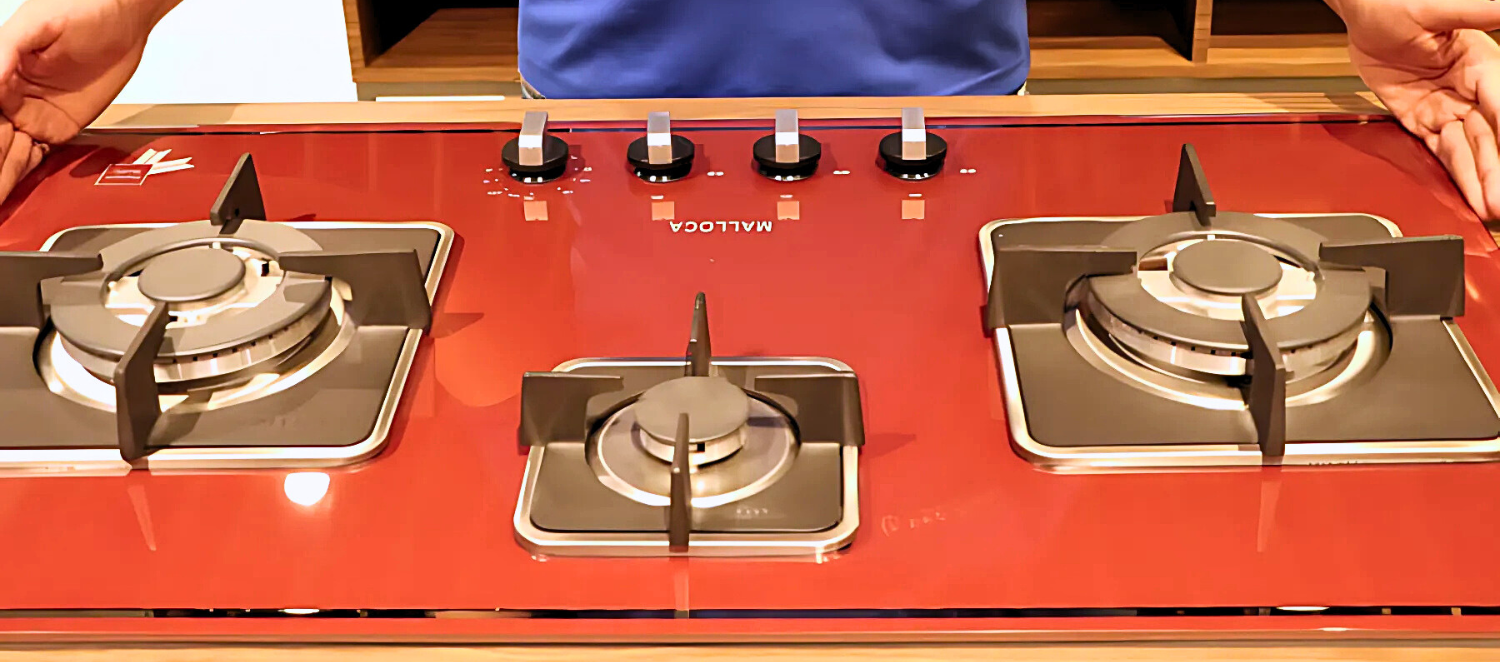 Bếp gas Malloca AS 930R với mặt kính cường lực đỏ Bordeaux đầy mê hoặc
