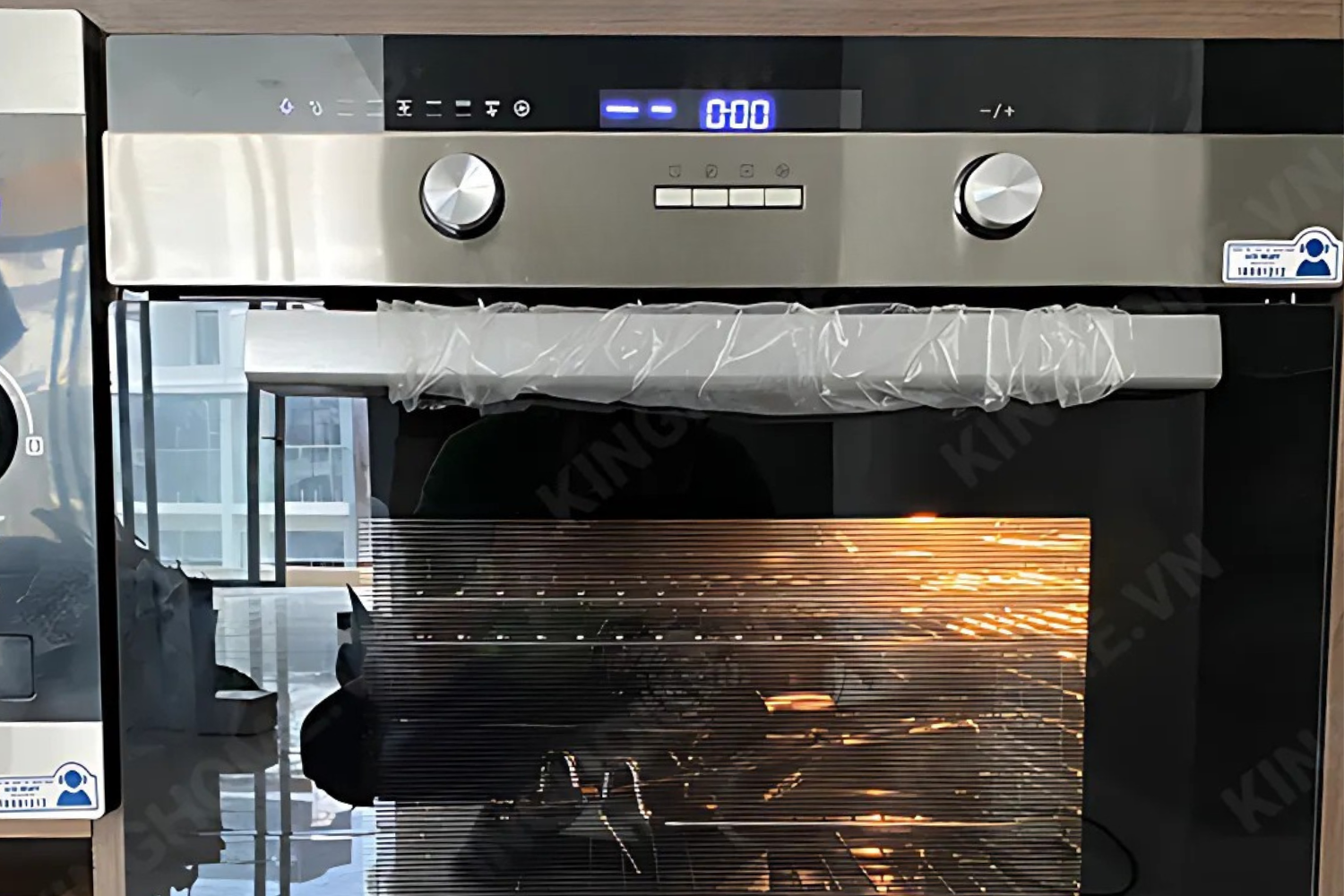 Lò nướng MOV-72 PYRO có dung tích lớn lên đến 70L, cho phép bạn thoải mái nướng gà nguyên con