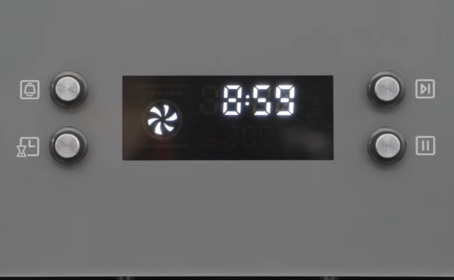 Màn hình LED sắc nét hiển thị đầy đủ các thông số quan trọng như thời gian nướng