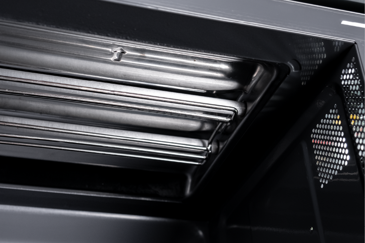 Lò vi sóng Malloca MW 925BF được trang bị hai chức năng rã đông vô cùng tiện lợi