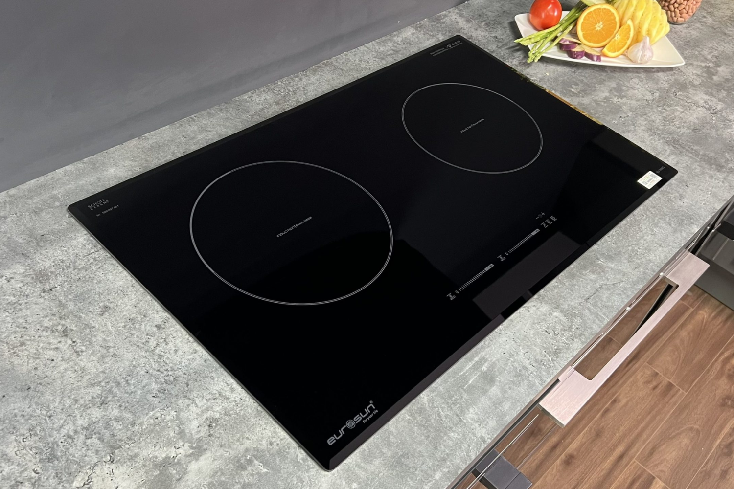 Eurosun EU-T898G được trang bị 2 vùng nấu từ thông minh