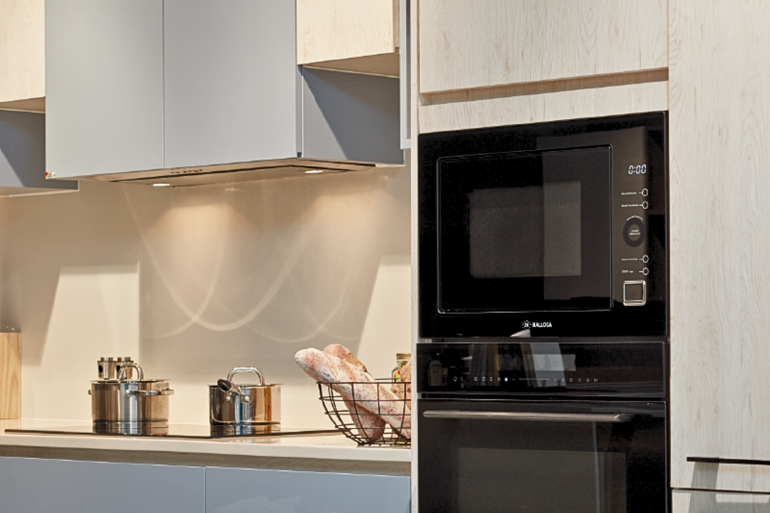 Lò vi sóng Malloca MW-927BG có sẵn 3 phiên bản màu sắc