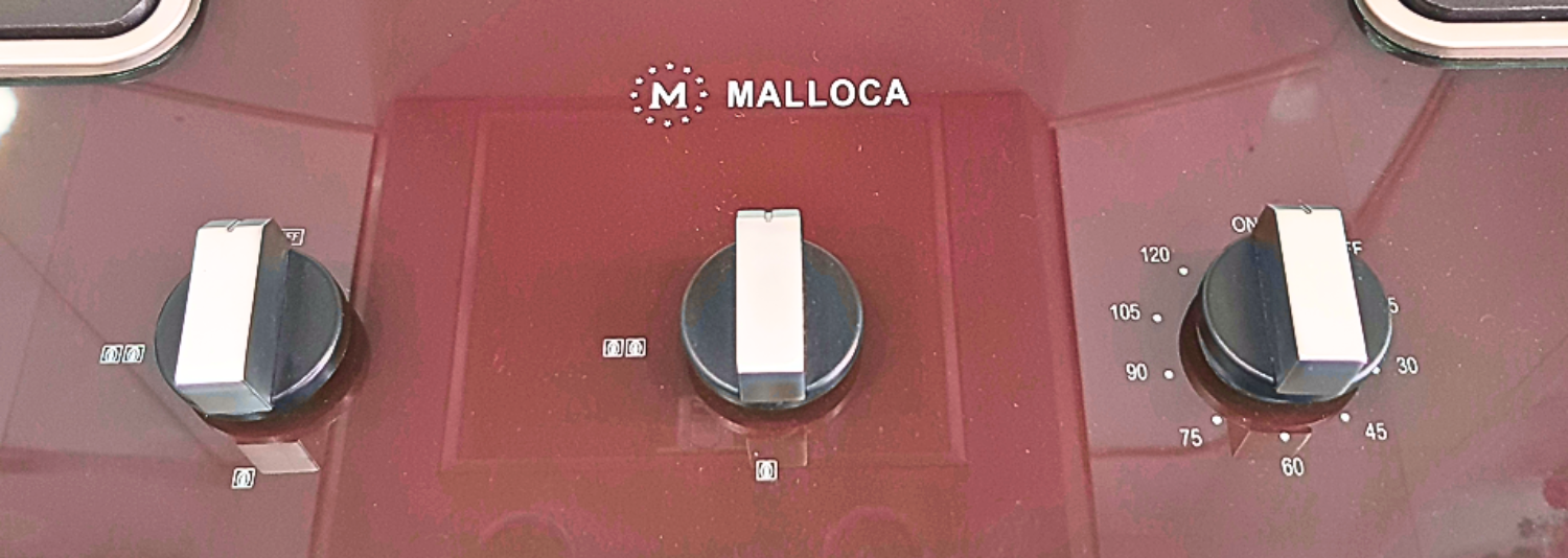 Bếp Malloca AS 930R được điều khiển bởi các núm xoay, núm vặn truyền thống