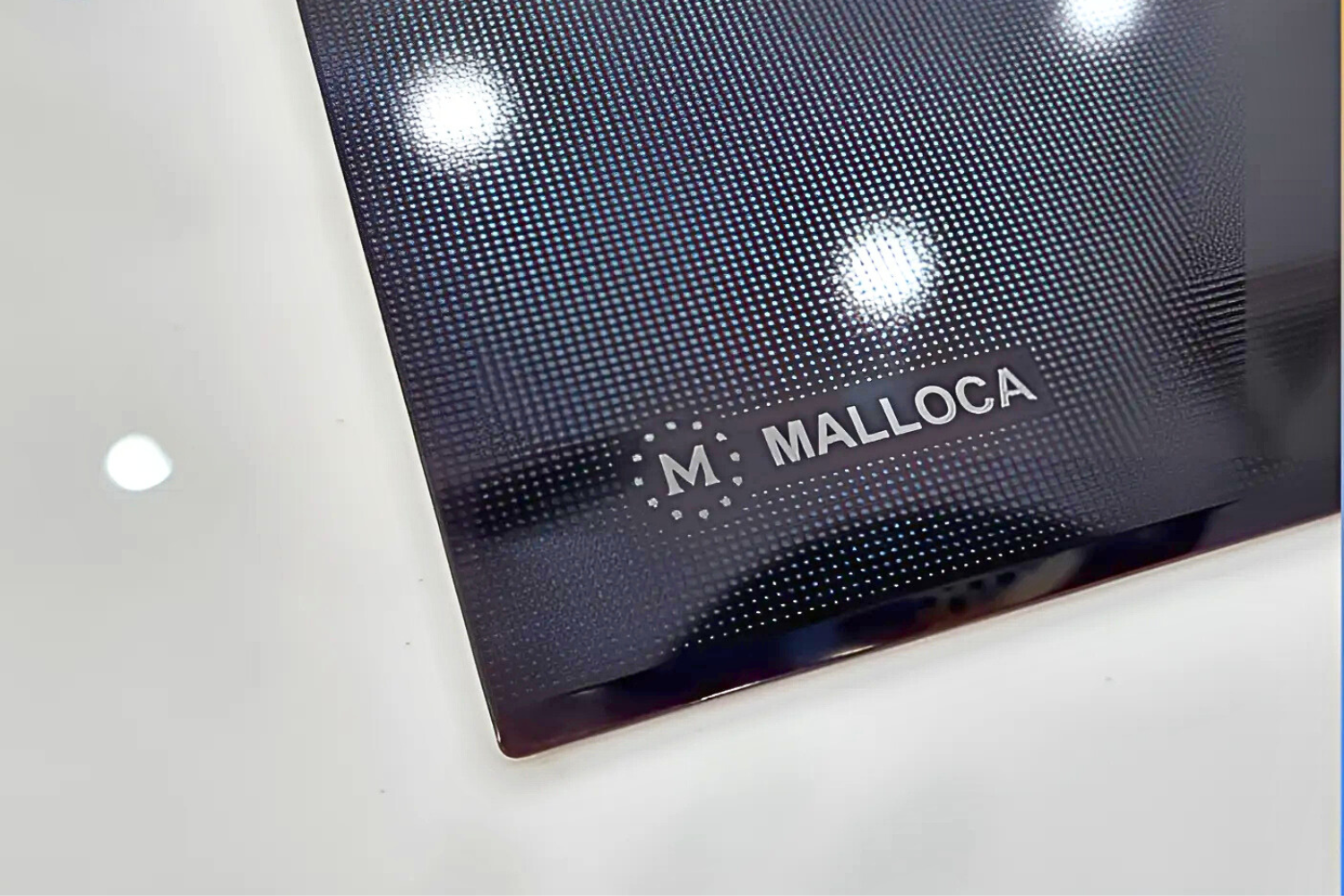 Bếp từ Malloca MH-03I N sở hữu mặt kính chấm bị mới lạ