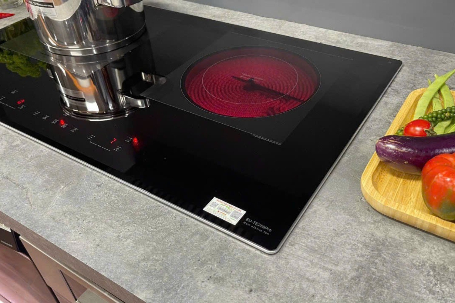 Mặt kính Euro Platinum chịu nhiệt cực tốt, bền đẹp