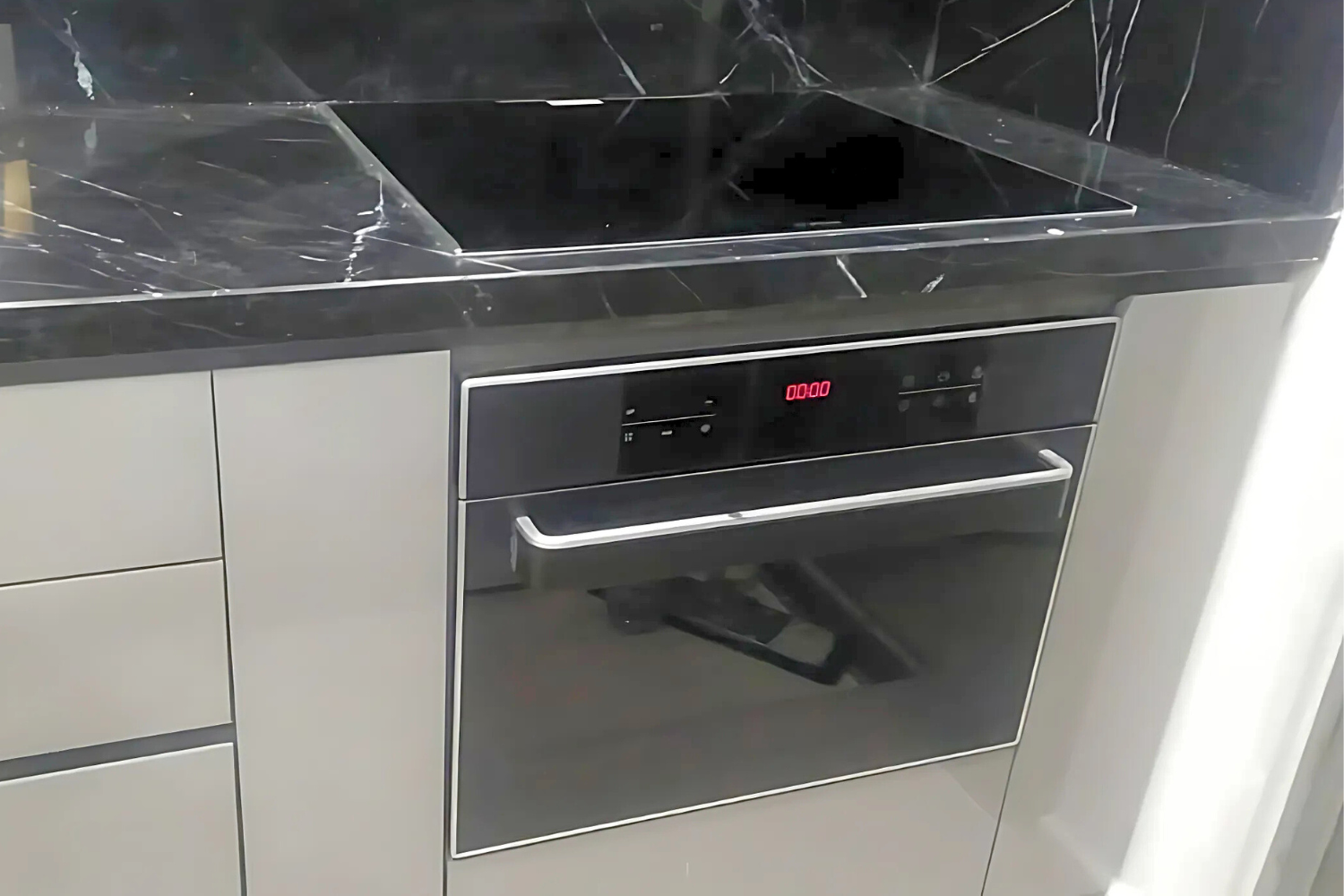 Lò vi sóng âm tủ Hafele HO-KT45B (535.02.731) dễ dàng hòa mình vào hệ thống tủ bếp