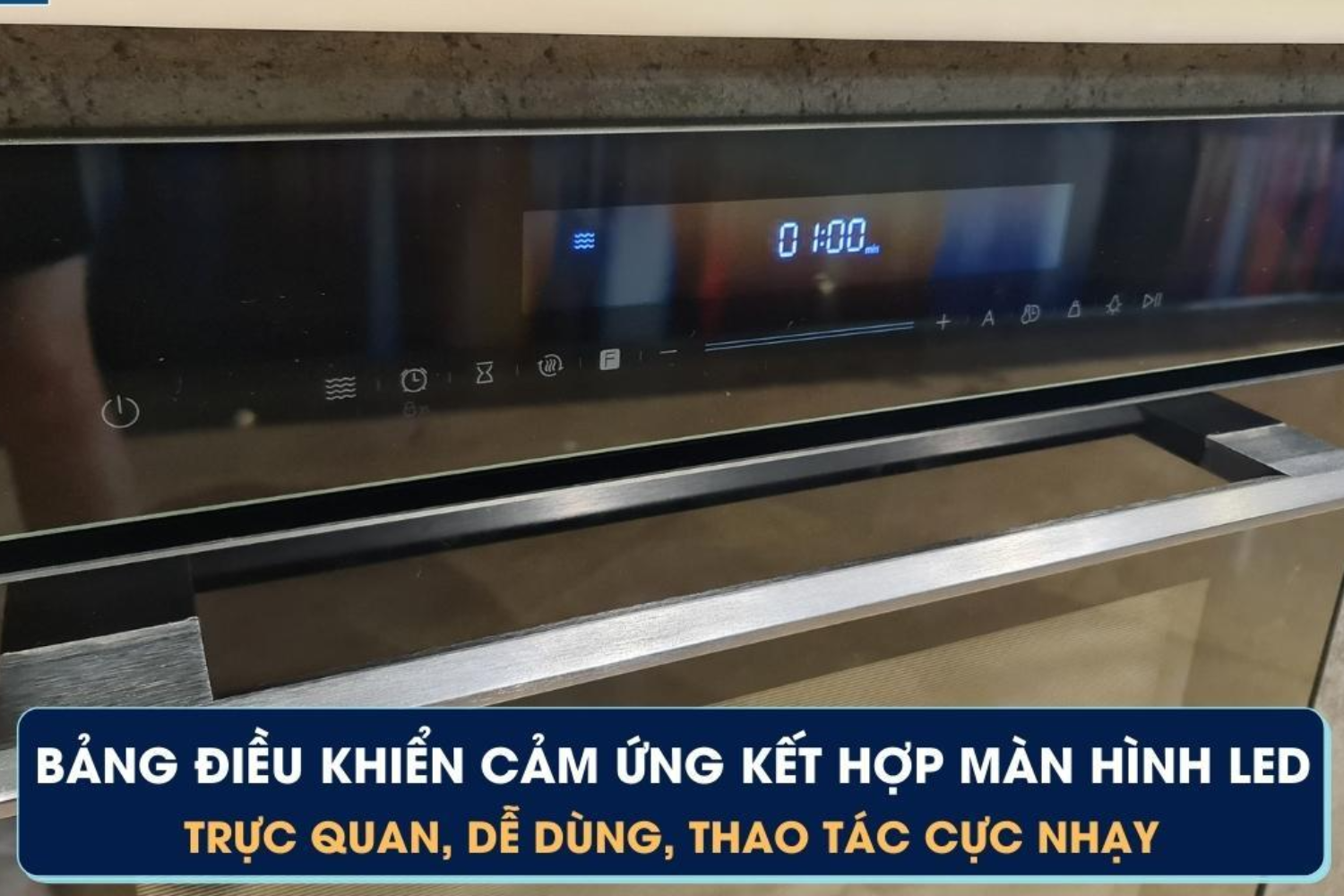 Bảng điều khiển của lò nướng Malloca MOV-72 CB sở hữu thiết kế tối giản, hiện đại