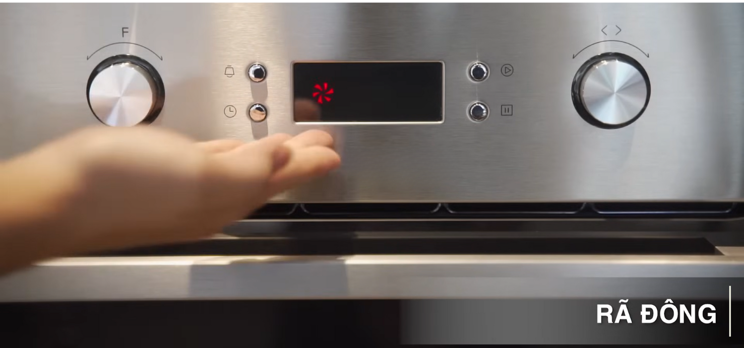 Sử dụng luồng khí nhẹ (thường từ quạt đối lưu) ở nhiệt độ phòng