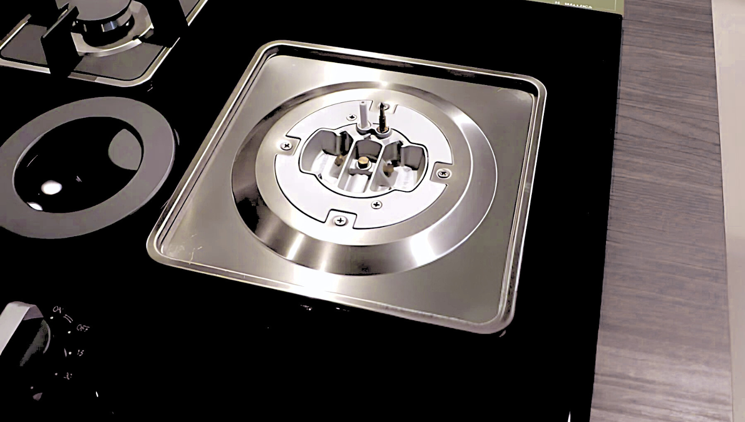 Thiết kế thuận tiện và dễ dàng vệ sinh, lau chùi