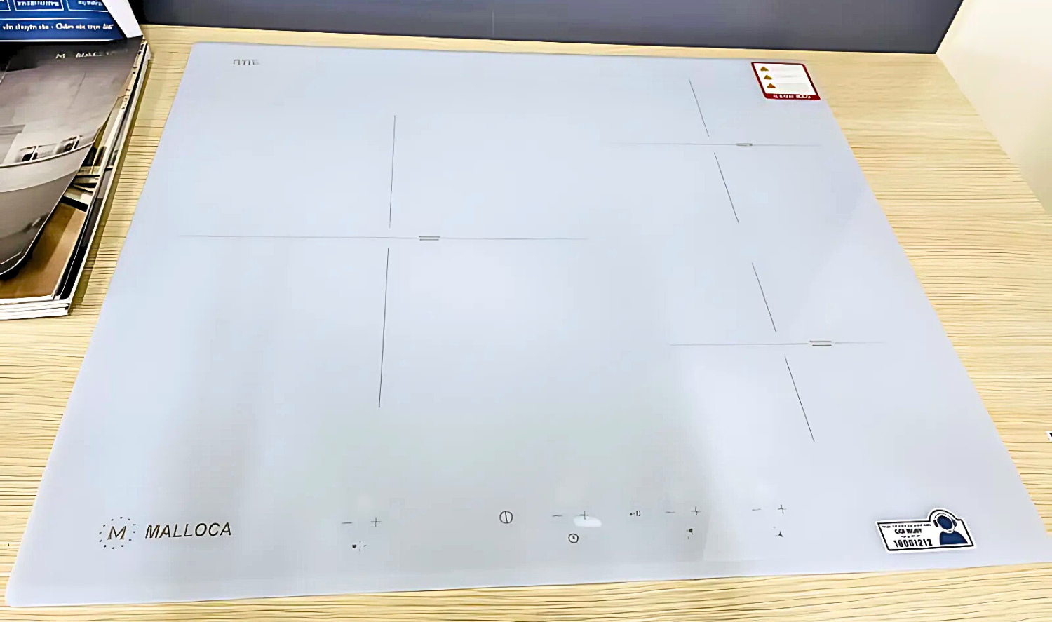 Bếp từ Malloca MI-593 WN mang đến sự linh hoạt tối đa trong việc chế biến món ăn với ba vùng nấu từ độc lập