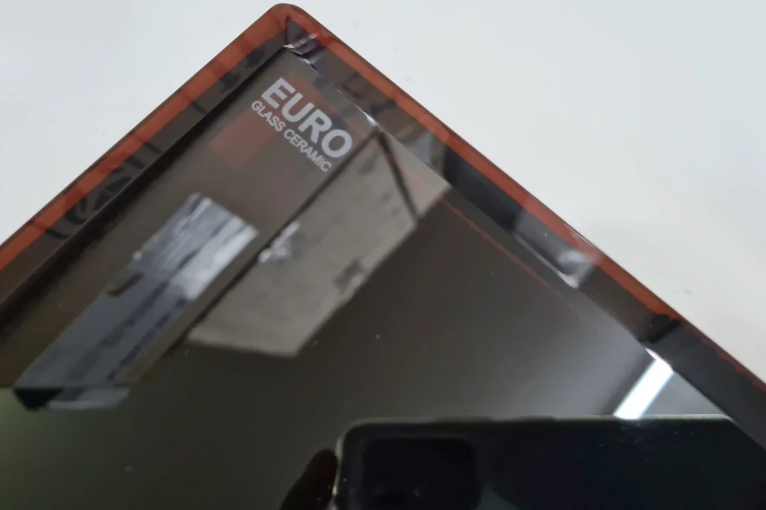 EU-TE509Max được trang bị mặt kính Euro Platium cao cấp