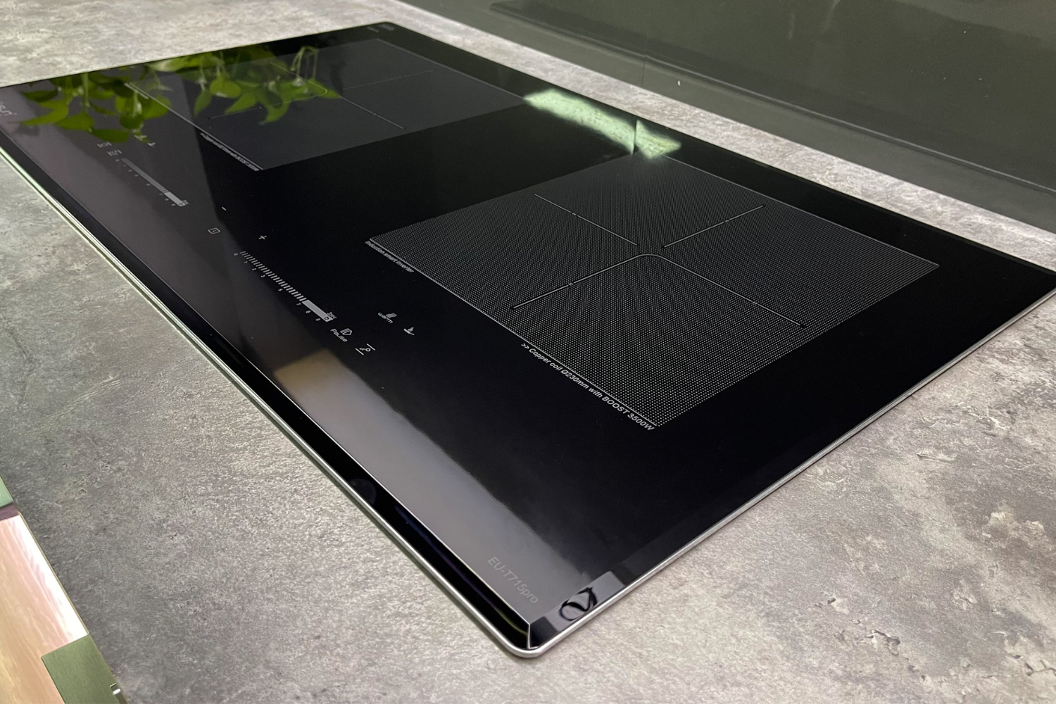 Eurosun EU-T715Pro được trang bị IGBT công suất Infineon (Đức)