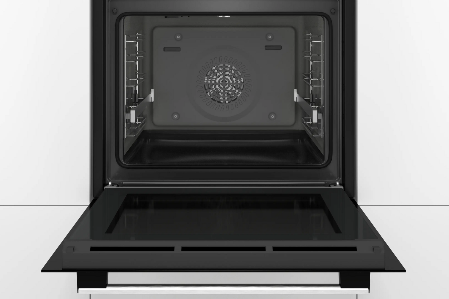 Với dung tích khoang lò lên tới 71 lít, Bosch HBG5585S6B là lựa chọn lý tưởng cho các gia đình đông người