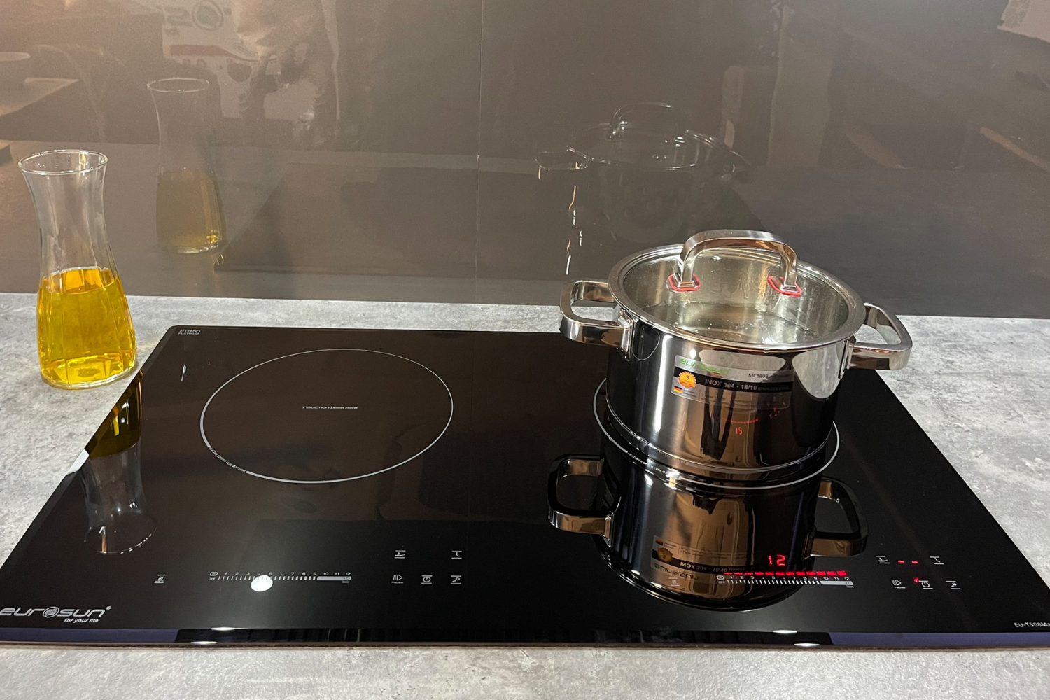 Eurosun EU-T508Max được trang bị 2 vùng nấu từ đường kính Ø215mm