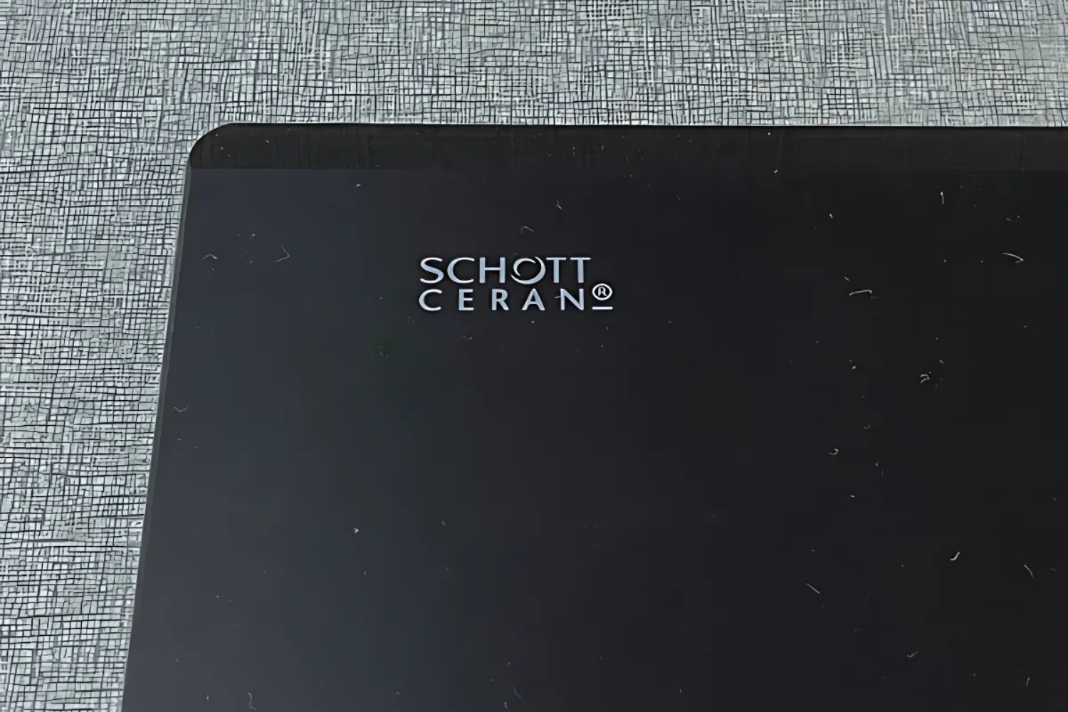 Bếp từ đôi Malloca MDI 302 tự hào khoác lên mình mặt kính Ceramic Schott Ceran